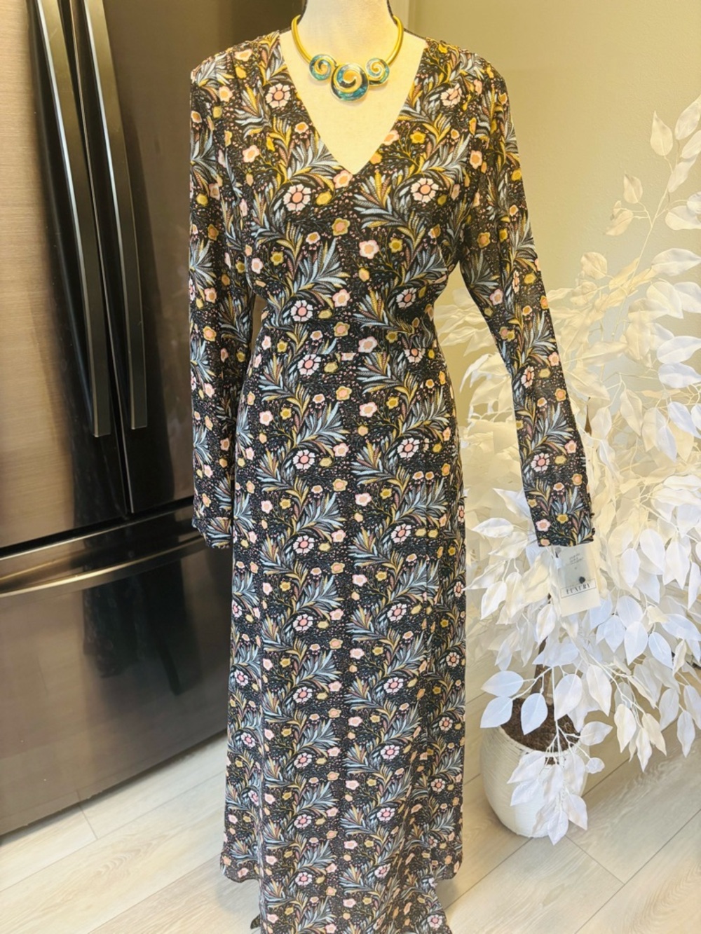 Mikael Aghal Black Floral V-Neck Long Sleeve Maxi Dress. Sz M.NWT. Retail: $1263